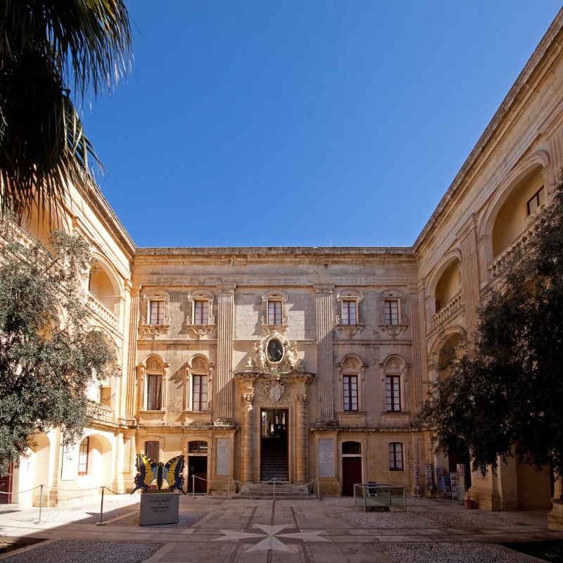 Link to wikipedia pageof Vilhena Palace.  Image shows outside of Vilhena Palace.